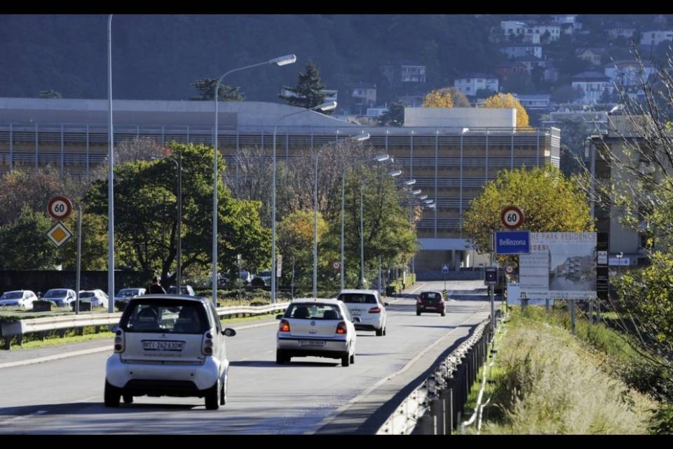 Si dimezza l'autosilo di via Tatti
