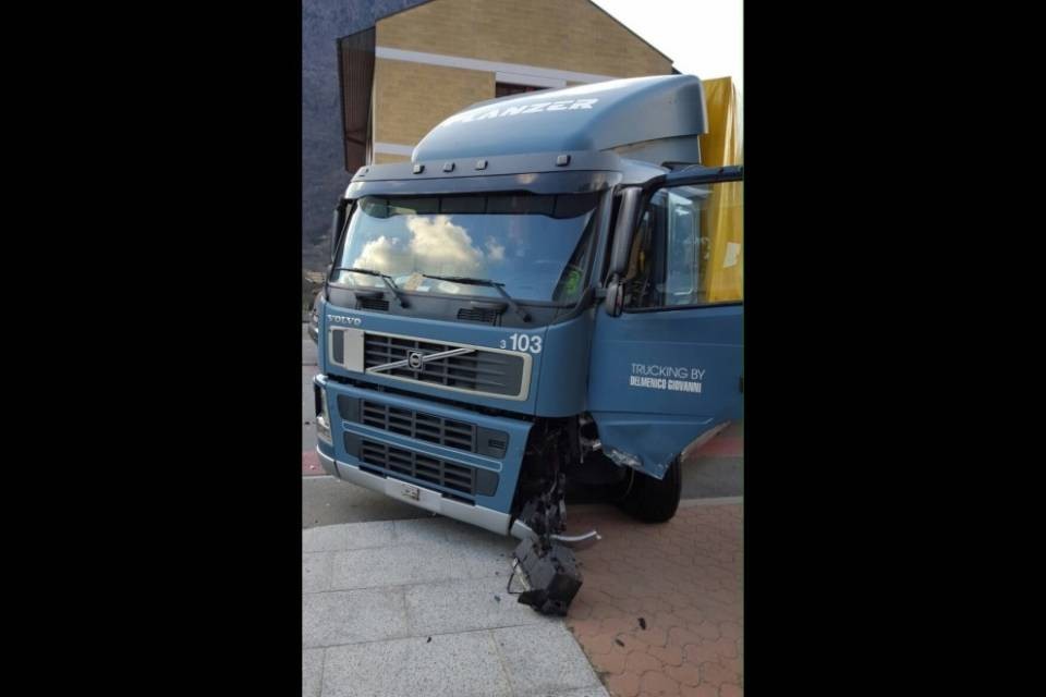 Camion su, rotaie giù