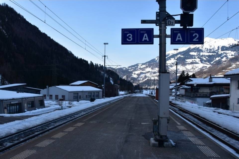 17enne investita dal treno, è grave