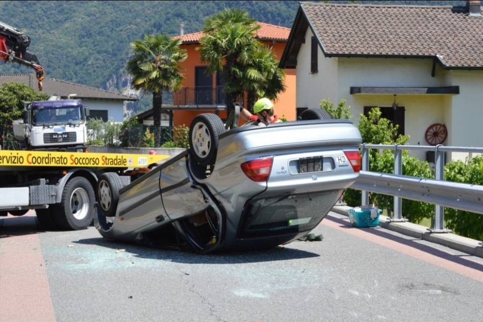 Scontro tra due auto, tre feriti a Galbisio