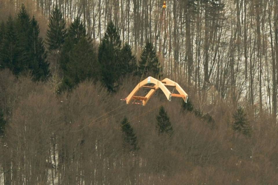 Il ponte arriva dall'alto