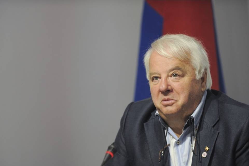 "Chi dovrebbe sgomberare i posteggi dei Parlamentari?"