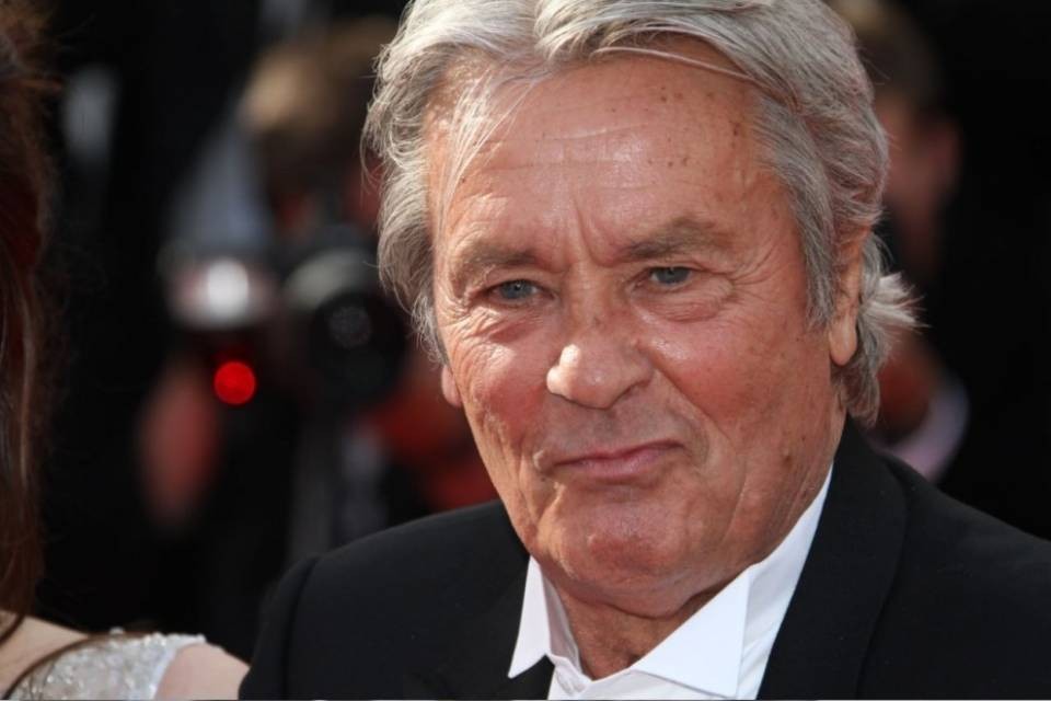 Alain Delon si riposa in Svizzera dopo aver subito un ictus