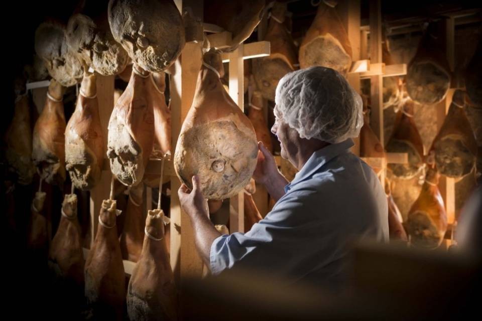 Rassegna del prosciutto crudo affinato in Alpe Piora: boom di iscritti