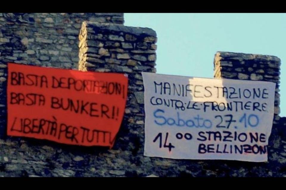 Striscioni pro-migranti sui Castelli di Bellinzona