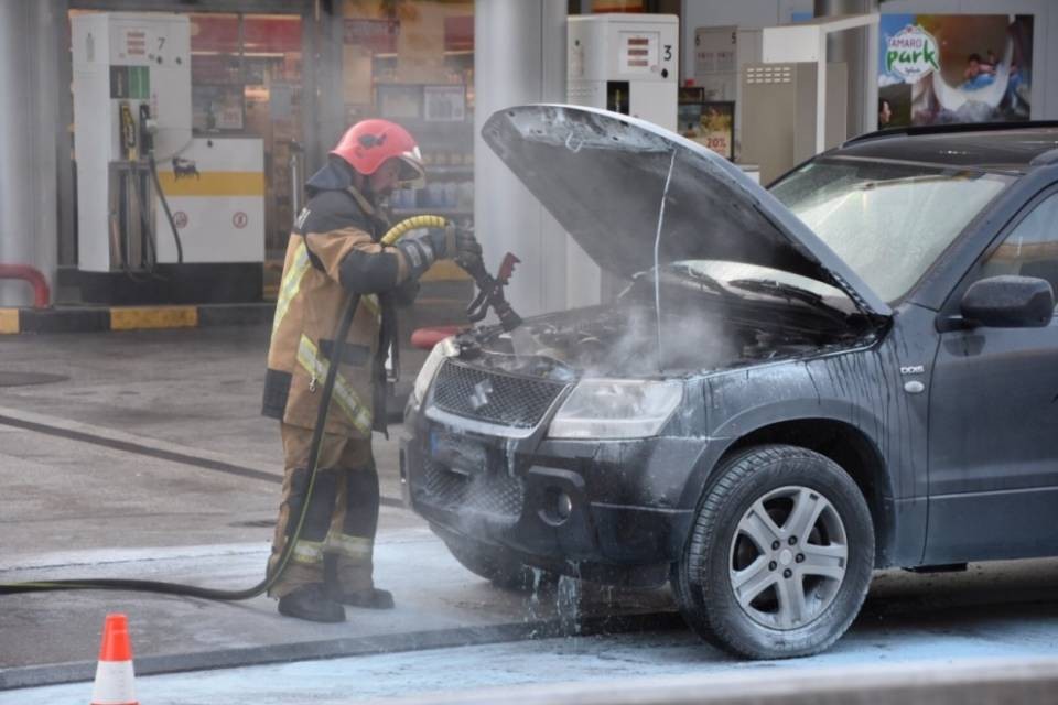 Principio di incendio di un veicolo a Rivera
