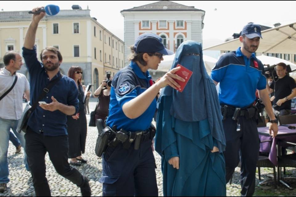 "Solo 6 multe per burqa? Sono stupita"