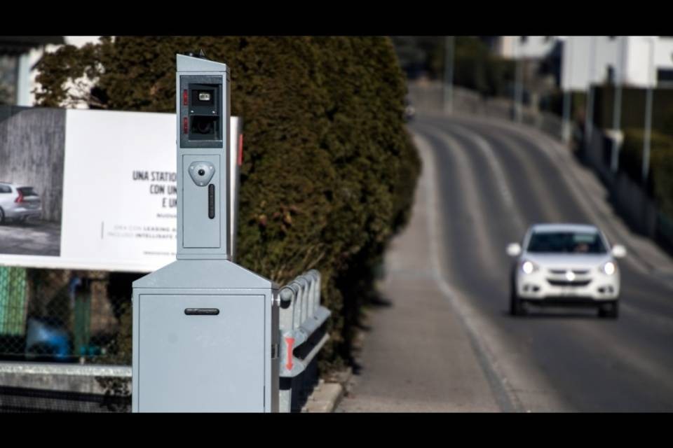 Radar, scattano blitz in 5 distretti