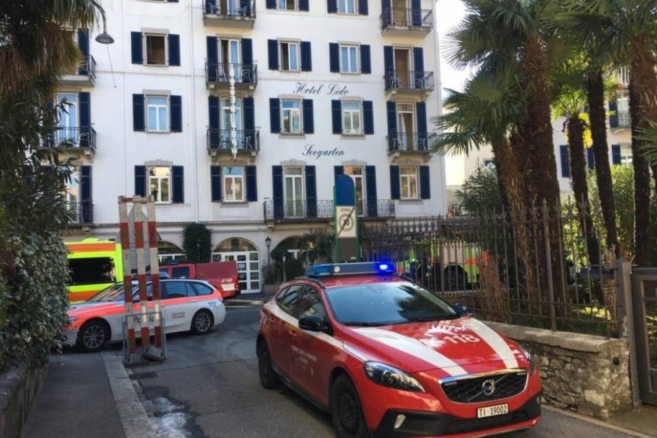 Fiamme all'Hotel Lido Seegarten, intossicati anche 2 agenti