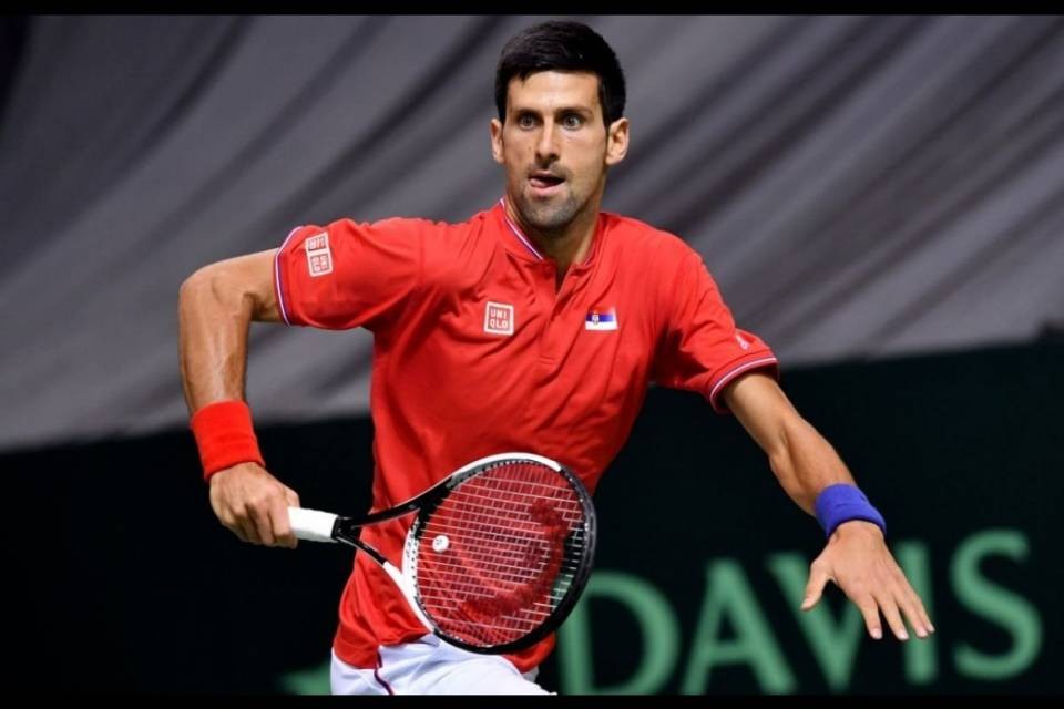 Djokovic non dà scampo a Federer ed entra nella storia