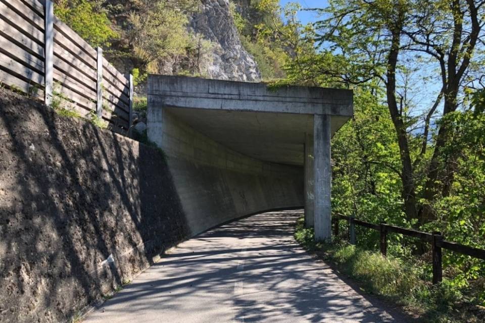 Anziano si ferisce in e-bike, la polizia cerca testimoni