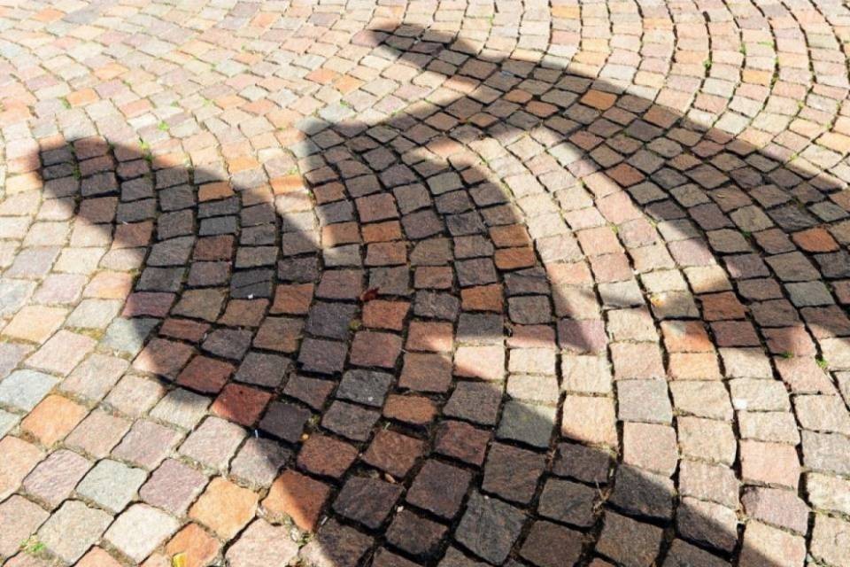 Donna scippata da un uomo in motocicletta a Rancate