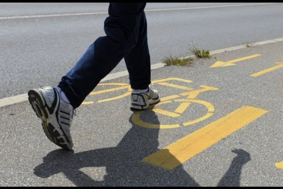 Ragazzini che si buttano in strada?
