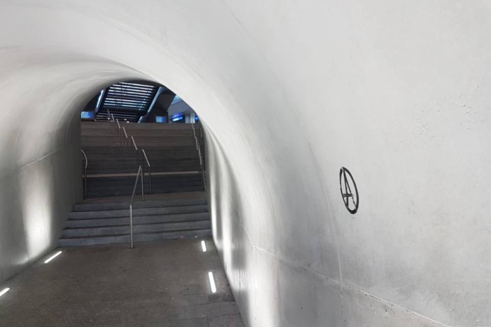 Già vandalizzata la stazione di Lugano