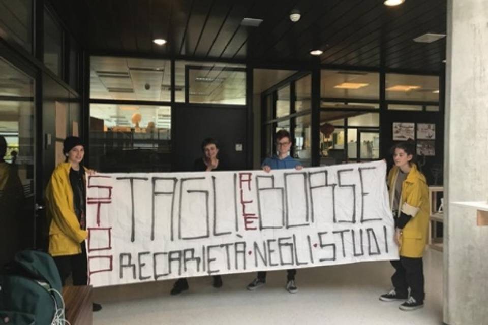 Borse di studio, "Gli studenti non dimenticano"