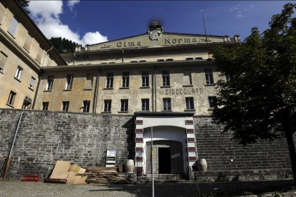 Fabbrica del cioccolato, partiti i precetti