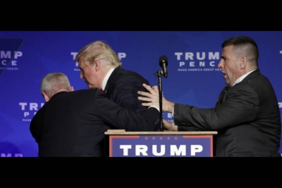Reno: Trump evacuato durante il comizio