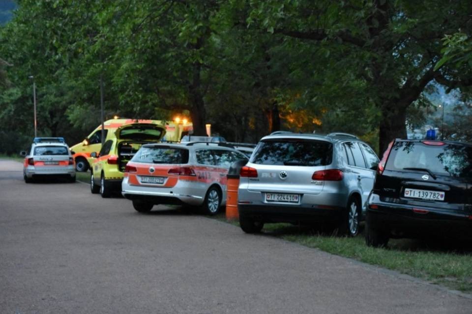 Muralto, donna rischia di annegare nel lago