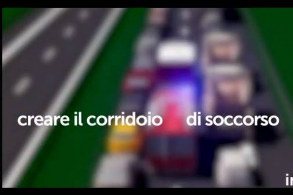 Incidente in autostrada: create subito un corridoio di soccorso