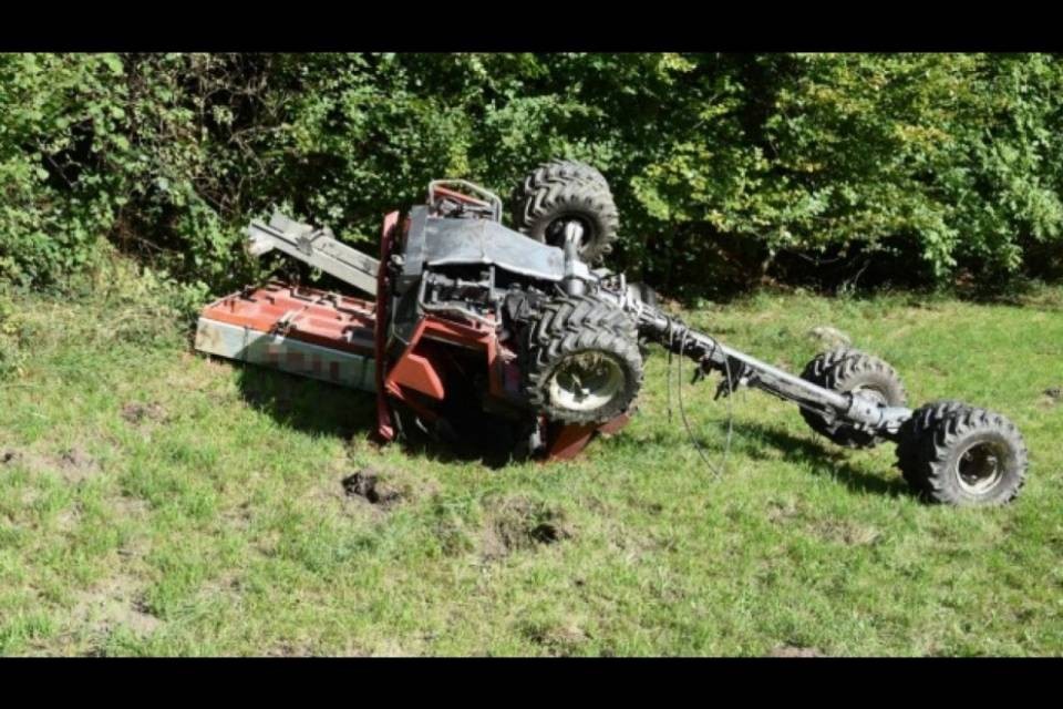 Una 18enne muore ribaltandosi con un veicolo agricolo