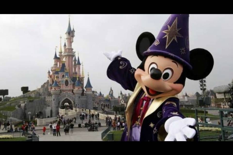 Uomo armato fermato a Euro Disney