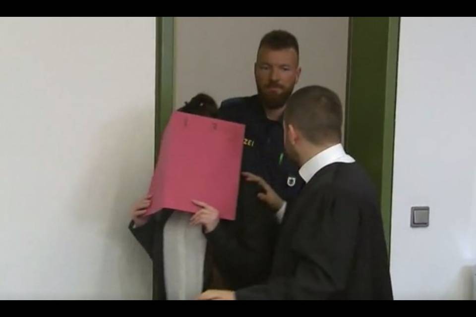 "Lasciò morire di sete una bambina di 5 anni comprata come schiava"