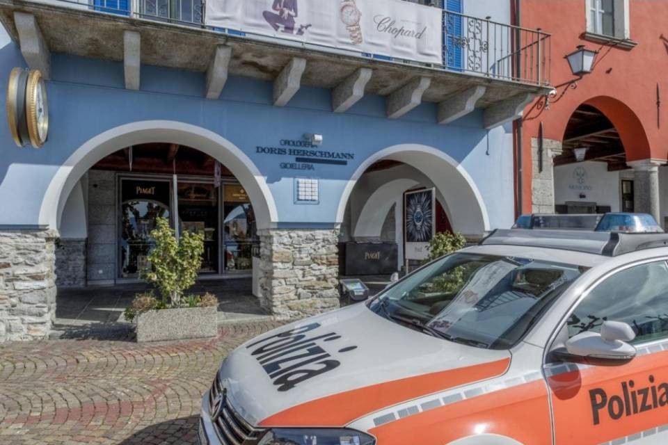 Rapina alla Herschmann, condannati i 6 lituani