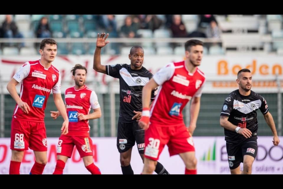 Anche il calcio resta sospeso fino a fine marzo