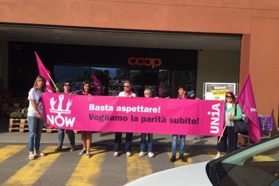 "Le venditrici della Coop danno l'esempio"