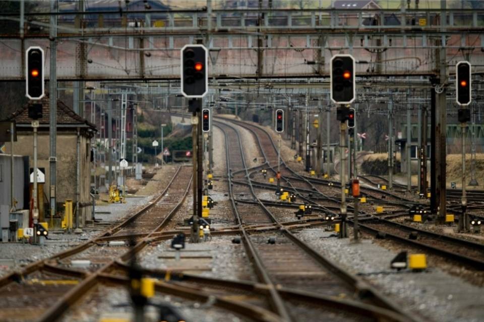 Treni fermi a causa di una frana