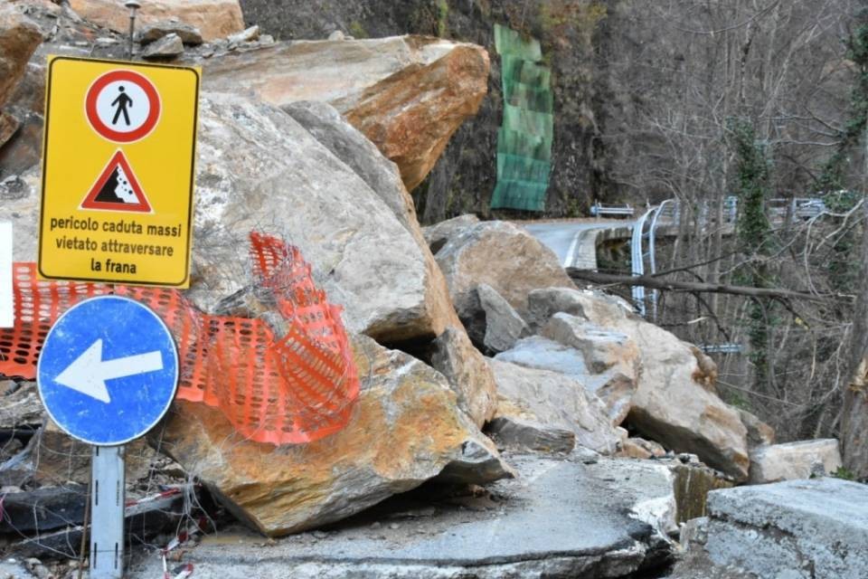Frana in Val Canobbina, gli abitanti ancora isolati