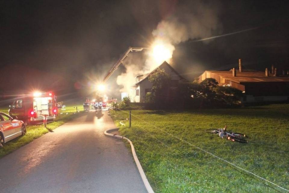 Centro asilanti in fiamme