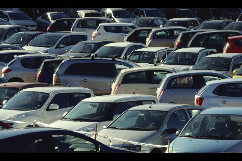 Posti auto, dipendenti chiamati alla cassa