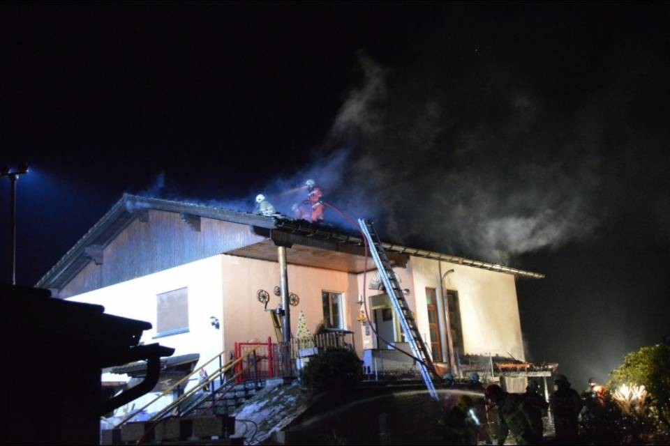 Abitazione in fiamme a Roveredo