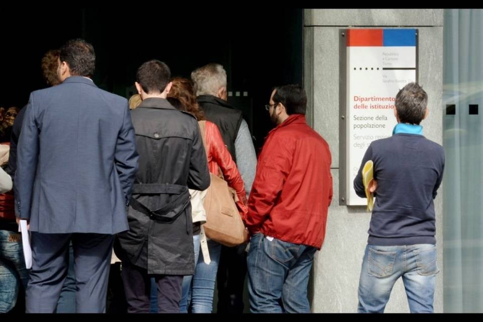 Mamma ucraina trova due lavori: espulsa lo stesso