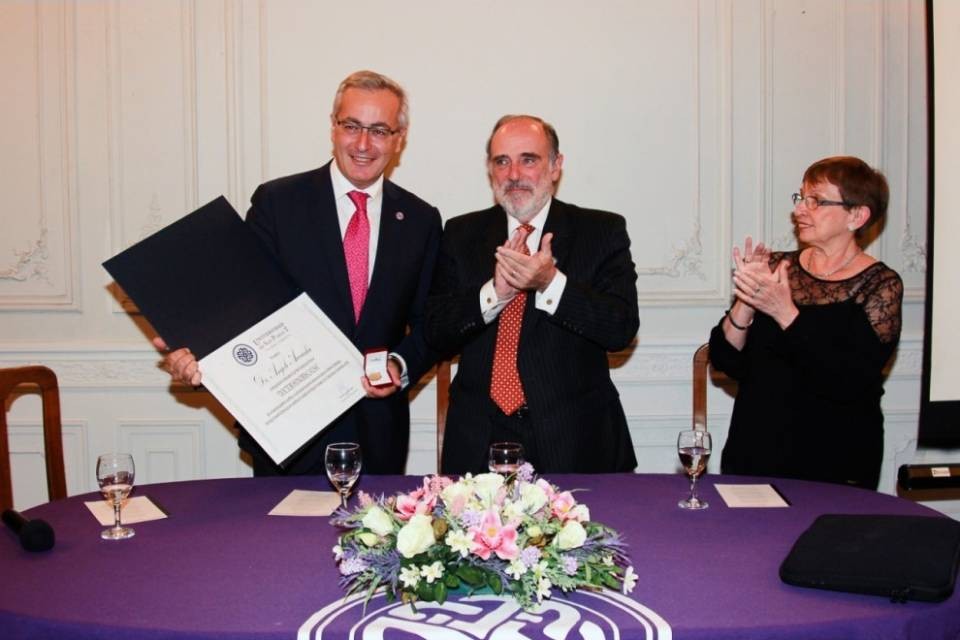 Laurea honoris causa per il prof. Angelo Auricchio