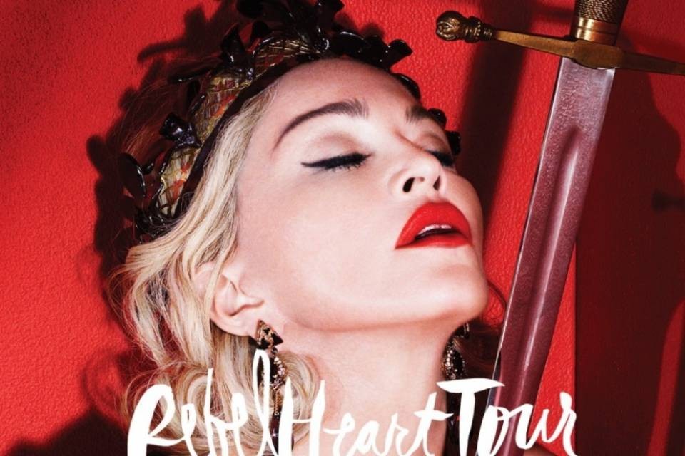 Madonna a Zurigo delizia i fan, ma li snerva anche un po'...
