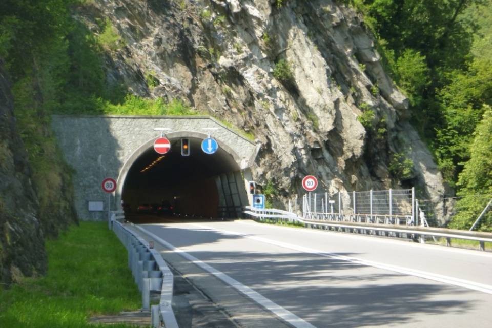 Mesocco, lavori notturni sulla A13