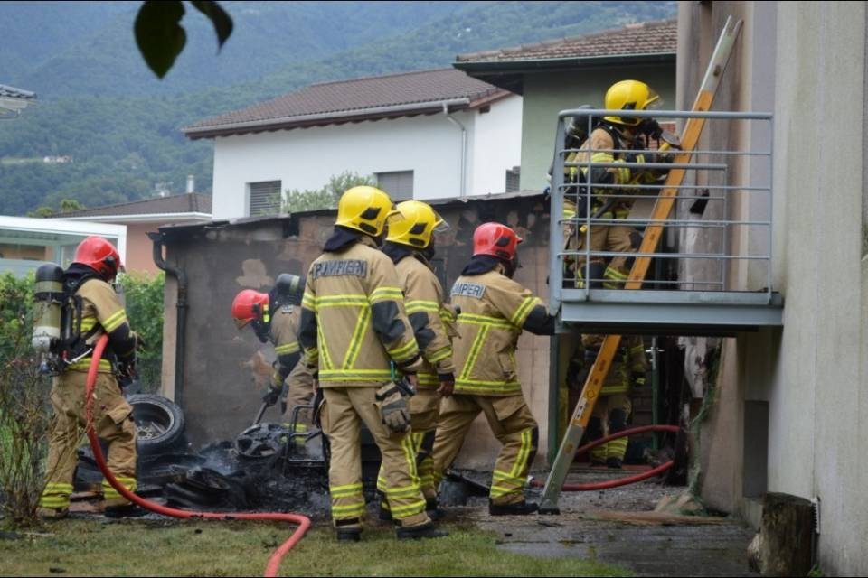 Incendio a causa di un grill incustodito