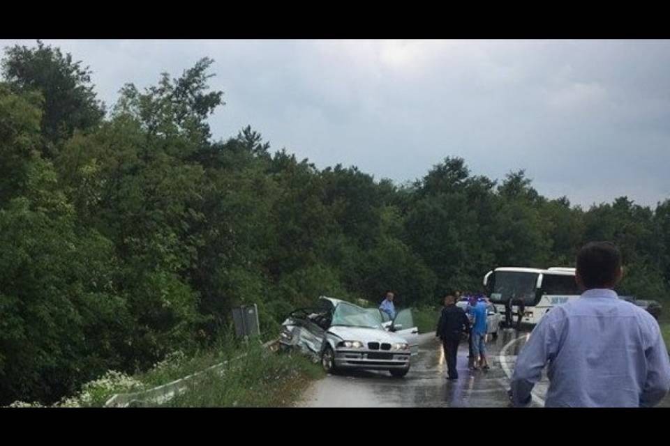 Auto contro un bus, morti 5 kosovari residenti in Svizzera