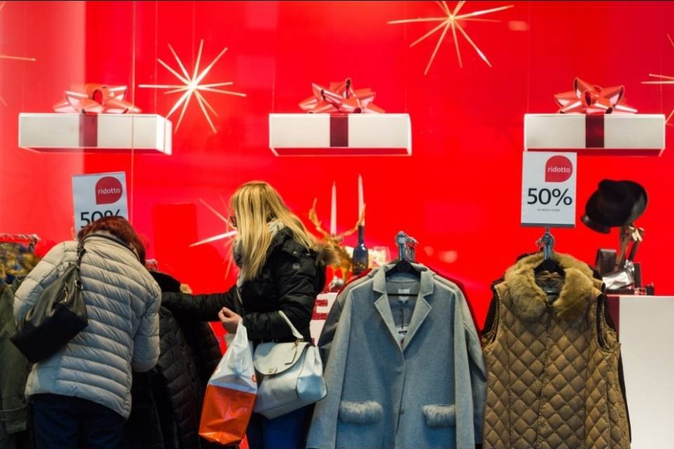 Natale, per ora i commerci sorridono