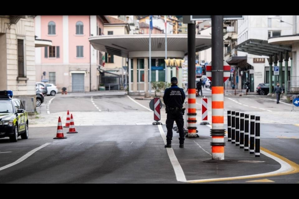 Apertura valichi, "solo con controlli sanitari obbligatori"
