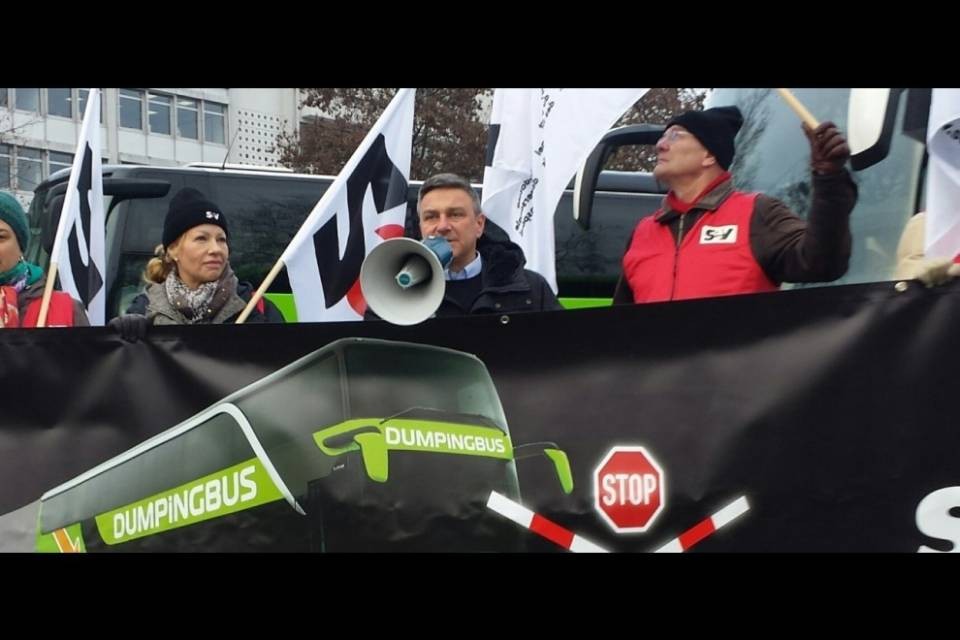 Protesta del SEV contro i “Dumpingbus”