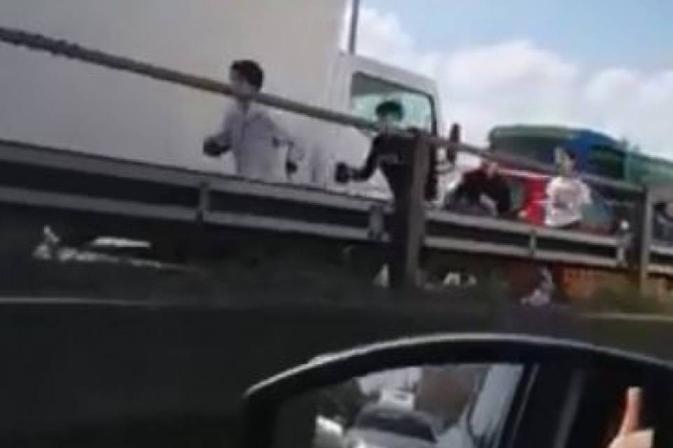 Bus dirottato, ecco il video del blitz dei Carabinieri