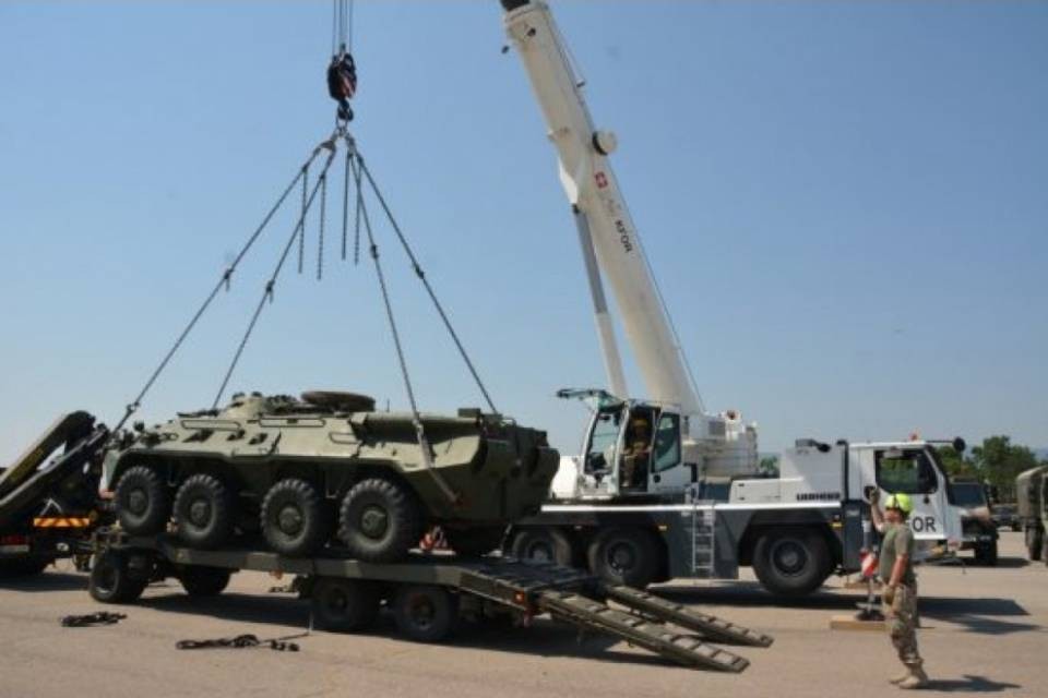 Gru militare cade nel fiume Reuss, due feriti leggeri