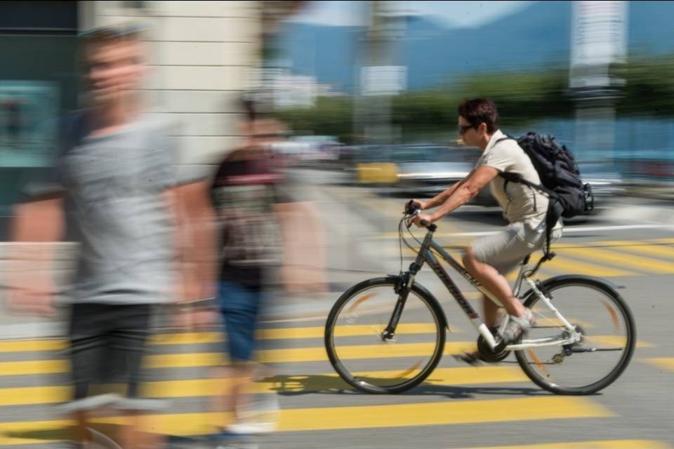 "Più riguardo per i pedoni, ma non dimentichiamoci dei ciclisti"