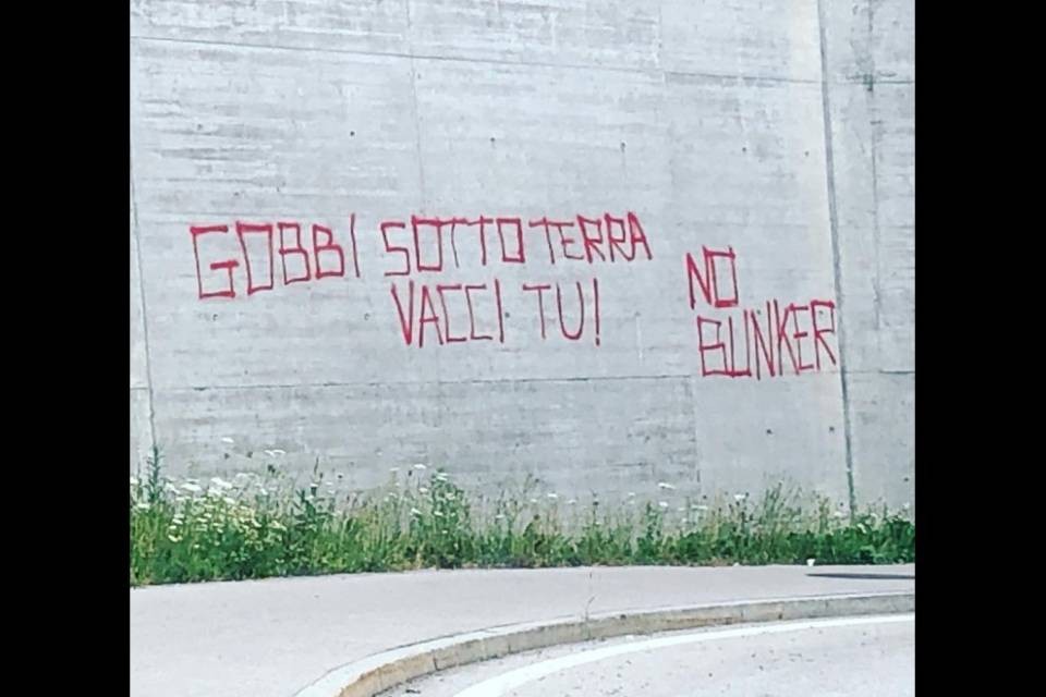 Ancora scritte contro Norman Gobbi: "Sottoterra vacci tu"