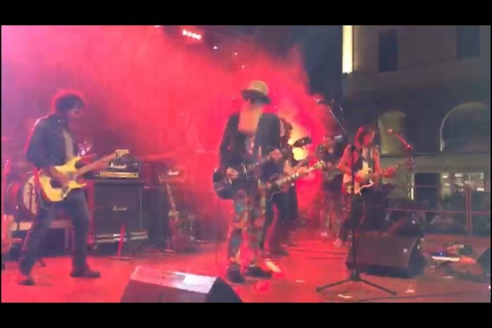 "Ticinesi vi amo! City of Guitars è una wild thing!"