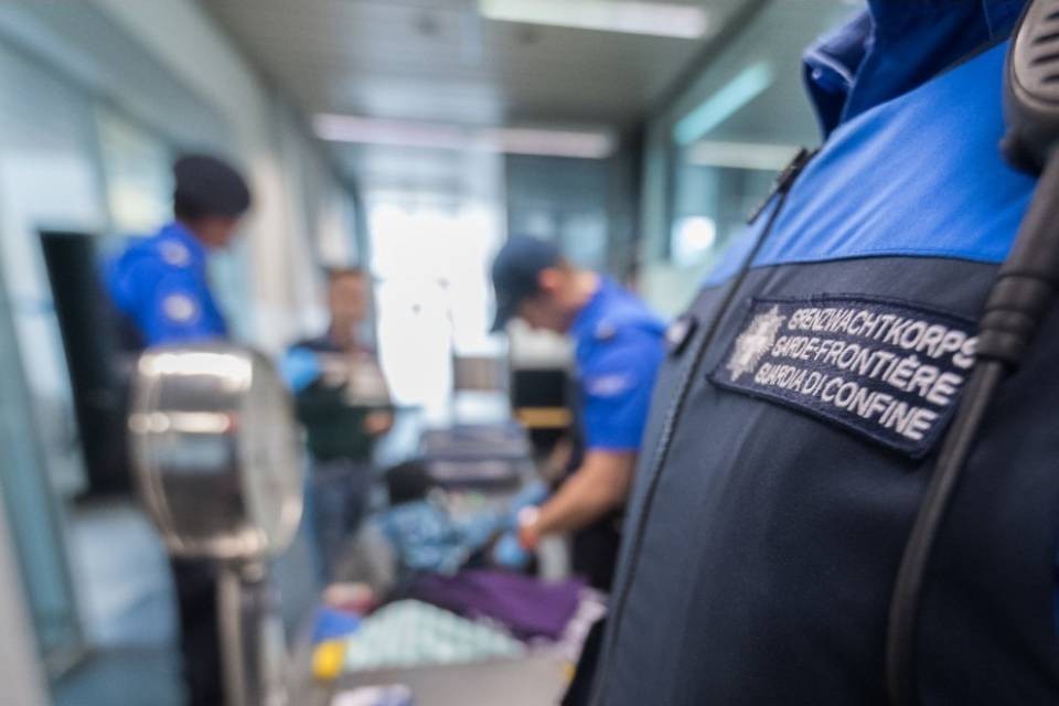 Operazione franco-svizzera, sequestrate droga e armi