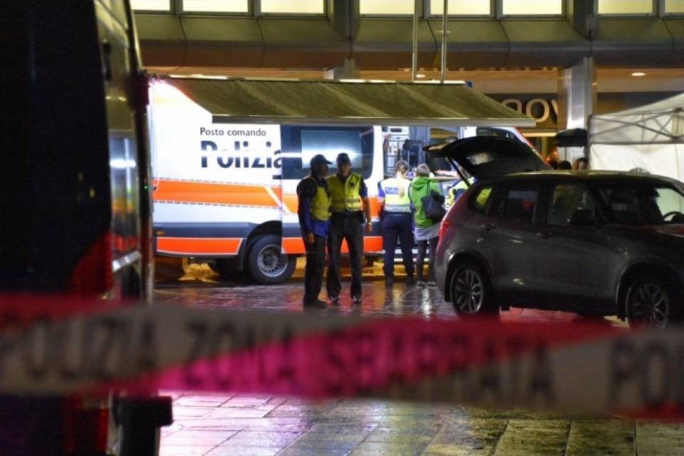 "Erano presenti quasi 50 poliziotti ed i cani antidroga"